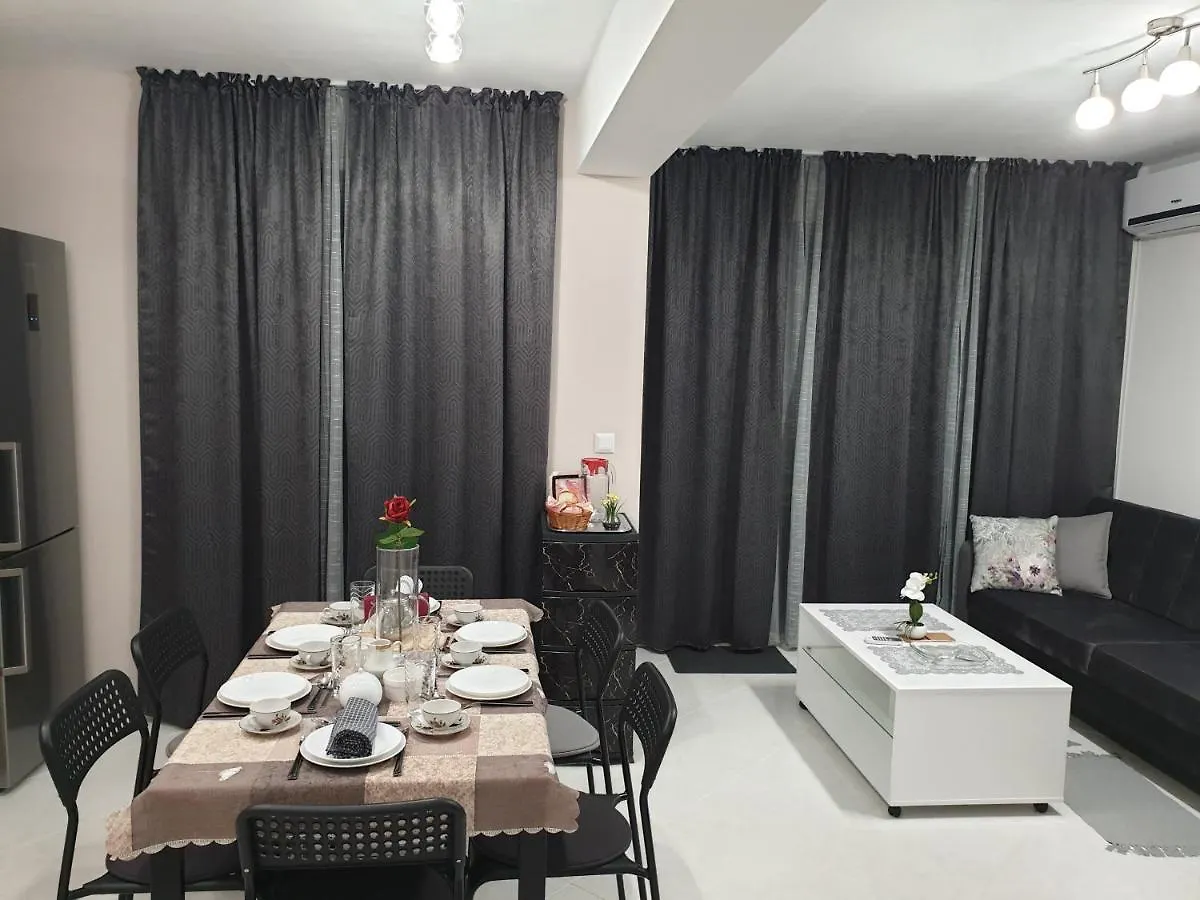 Апартаменты New The Twins Varna Two-Bedroom, Apt 3 At 15 Tsani Ginchev Street, Floor 2