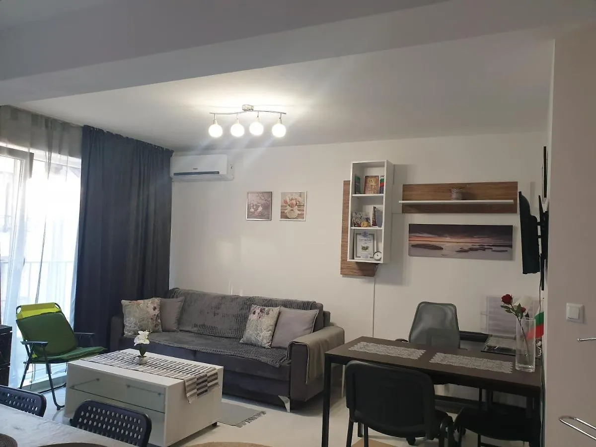 Апартаменты New The Twins Varna Two-Bedroom, Apt 3 At 15 Tsani Ginchev Street, Floor 2