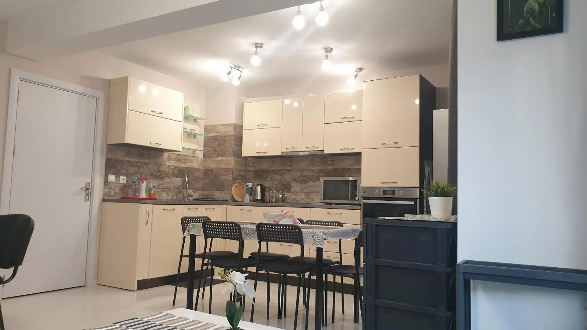 Апартаменты New The Twins Varna Two-Bedroom, Apt 3 At 15 Tsani Ginchev Street, Floor 2