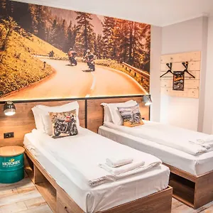 Hotel Three Dolphins With A Rooftop Terracе, Warna